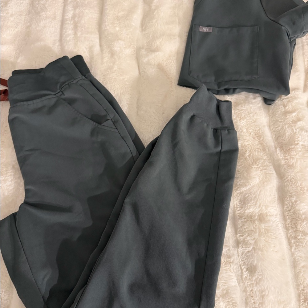 FIGS zamora high waisted joggers and one pocket scrub top set